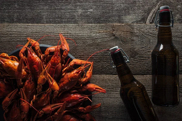 Top View Glass Bottles Red Lobsters Plate Wooden Surface — Stock Photo, Image