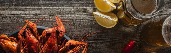 Panoramic Shot Red Lobsters Lemon Slices Peppers Glasses Beer Wooden — Stock Photo, Image