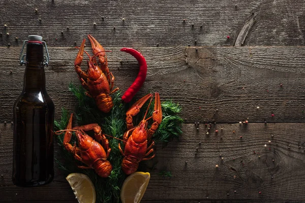 Top view of red lobsters, lemon slices and dill on wooden surface — Stock Image Top View Red Lobsters Lemon Slices Dill Wooden Surface Stock Picture