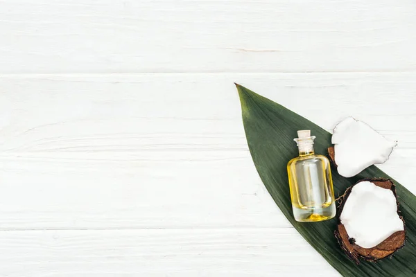 Top View Coconut Oil Bottle Green Palm Leaf White Wooden — Stock Photo, Image