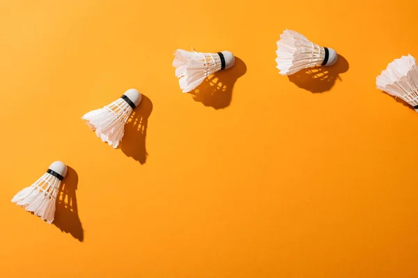 Top View White Shuttlecocks Feathers Yellow — Stock Photo, Image