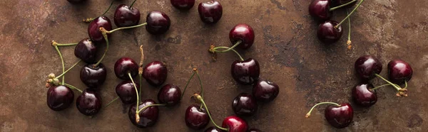 Tiro Panorâmico Cerejas Frescas Doces Vermelhas Maduras Fundo Apedrejado — Fotografia de Stock