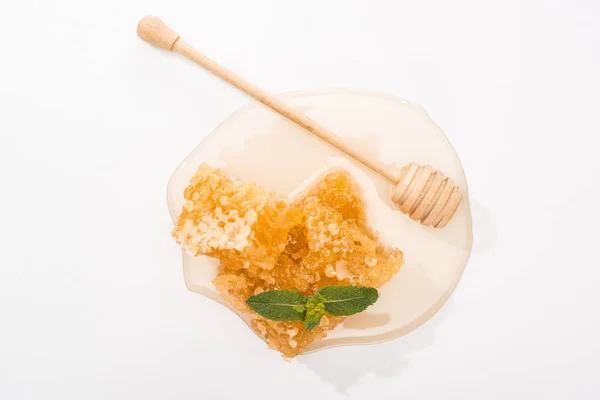 Top View Honeycomb Honey Decorated Mint Wooden Honey Dipper White — Stock Photo, Image