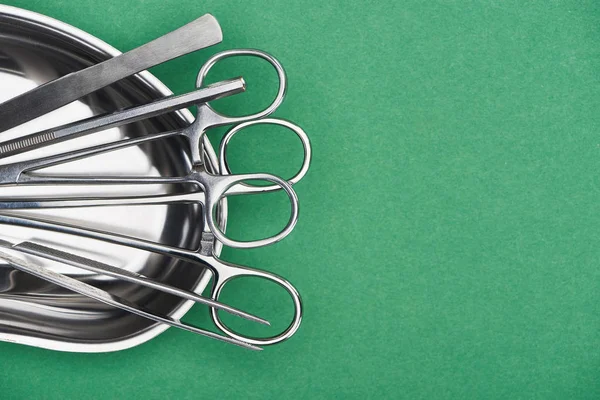 Top View Scissors Dental Tools Metallic Plate Isolated Green — Stock Photo, Image