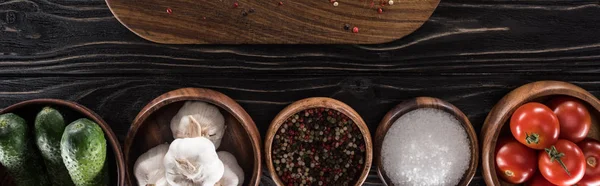 Panoramic Shot Wooden Chopping Board Garlics Salt Cherry Tomatoes Spices — Stock Photo, Image