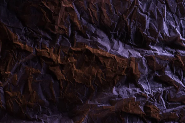 Vista Superior Papel Arrugado Con Iluminación Color Púrpura Oscuridad —  Fotos de Stock