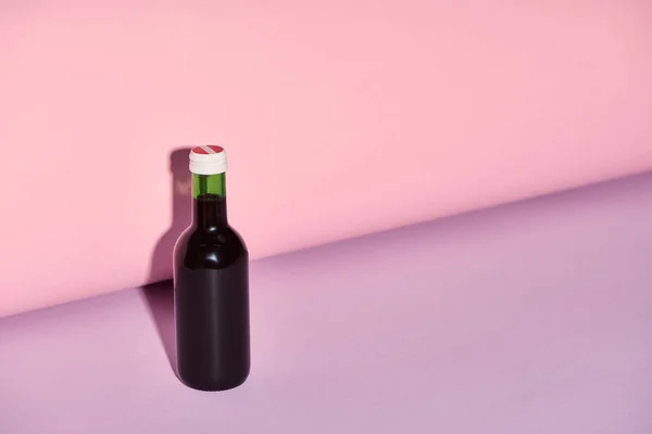 Flaska Ljus Och Färgglad Bakgrund Med Kopierings Utrymme — Stockfoto