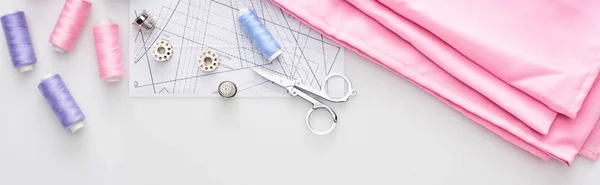Panoramic Shot Fabric Sewing Pattern Scissors Thimbles Bobbins Threads White — Stock Photo, Image
