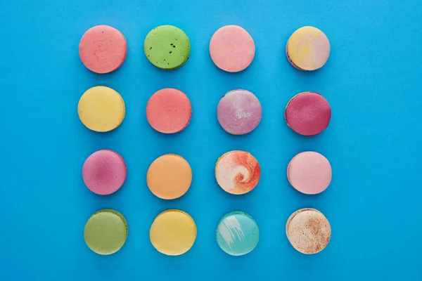 Flat Lay Multicolored Tasty French Macaroons Blue Bright Background — Stock Photo, Image