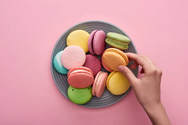 Cropped View Female Hand Plate Multicolored Delicious French Macaroons Pink — Stock Photo, Image