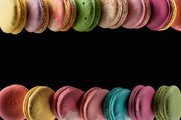 Sor Ízletes Színes Francia Macaroons Különböző Ízek Izolált Fekete Val — Stock Fotó