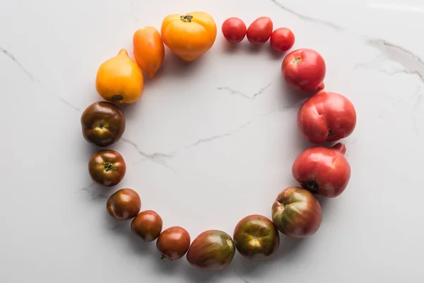 Flat Lay Colorful Tomatoes Circle Empty Space Middle — Stock Photo, Image