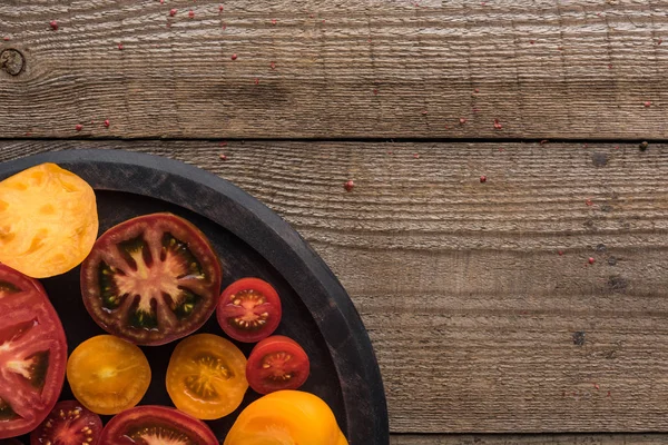 Top View Red Yellow Tomatoes Pizza Pan Wooden Table — Stock Photo, Image