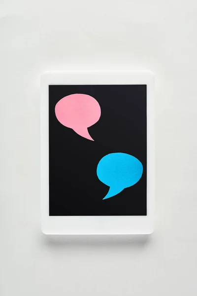 Top View Digital Tablet Empty Speech Bubbles Screen White Background — Stock Photo, Image