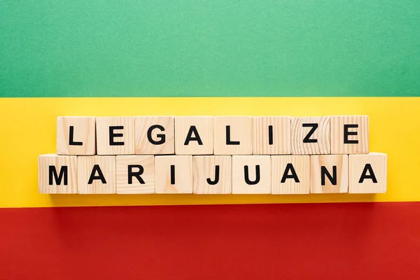 Översta Vyn Trä Block Med Legalisera Marijuana Bokstäver Rastafari Flagga — Stockfoto