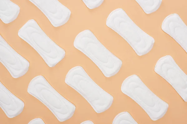 Bezszwowy Wzór Białą Bawełnianą Ręcznikami Sanitarną Białym Tle — Zdjęcie stockowe
