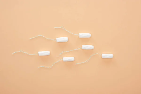 Draufsicht Auf Weiße Baumwolltampons Isoliert Auf Beige — Stockfoto