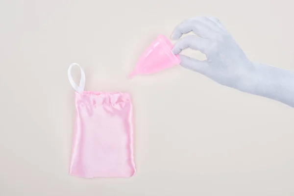 Felülnézet Fehér Papír Kezében Rózsaszín Műanyag Menstruációs Csésze Közelében Zsák — Stock Fotó