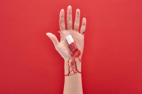 Vue Recadrée Femme Tenant Tampon Avec Sang Sur Fond Rouge — Photo