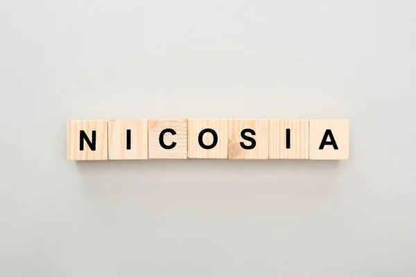 Ansicht Von Holzblöcken Mit Nikosia Schriftzug Auf Weißem Hintergrund — Stockfoto