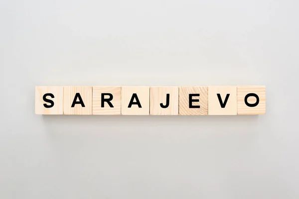 Bovenaanzicht Van Houten Blokken Met Sarajevo Belettering Witte Achtergrond — Stockfoto