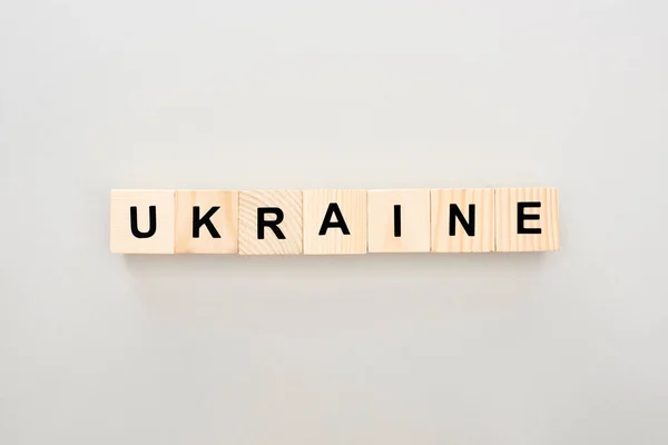 Vista Superior Bloques Madera Con Letras Ucrania Sobre Fondo Blanco — Foto de Stock