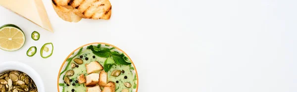 Vista Superior Deliciosa Sopa Verduras Verde Cremosa Con Brotes Croutons —  Fotos de Stock
