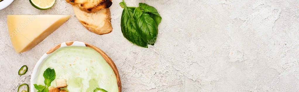 Panoramic shot of tasty green creamy soup with croutons and cheese on textured grey background — Stock Image Panoramic Shot Tasty Green Creamy Soup Croutons Cheese Textured Grey Royalty Free Stock Photos