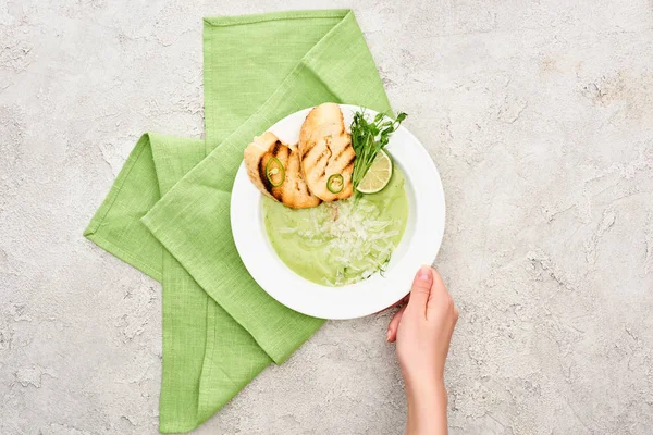 Partial view of woman holding plate with delicious creamy green vegetable soup with croutons — Stock Image Partial View Woman Holding Plate Delicious Creamy Green Vegetable Soup Stock Picture