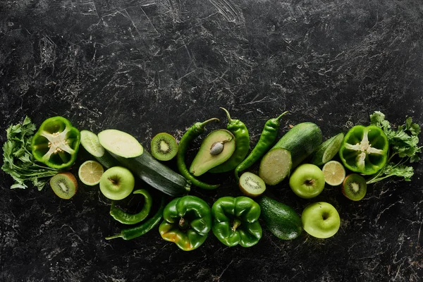 Vista Superior Manzanas Aguacates Pepinos Kiwi Limas Pimientos Vegetación Calabacín — Foto de Stock