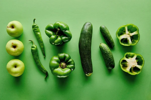 Vista Superior Maçãs Frescas Verdes Pepinos Pimentas Abobrinha — Fotografia de Stock