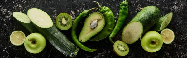 Panoramische Shot Van Verse Appels Limoes Paprika Komkommers Avocado Kiwi — Stockfoto