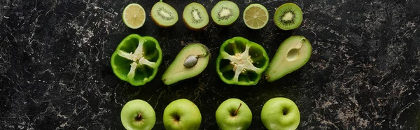 Plano Panorámico Manzanas Frescas Limas Pimientos Aguacates Kiwi — Foto de Stock
