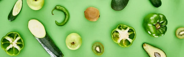 Tiro Panorâmico Pimentas Abobrinha Kiwi Maçãs Abacates — Fotografia de Stock