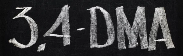 文字3 Dmaと黒チョークボードのパノラマショット — ストック写真