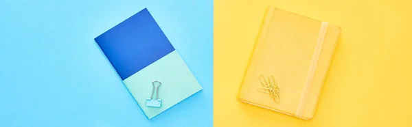 Panoramic Shot Blue Yellow Notepads Bicolor Background — Stock Photo, Image