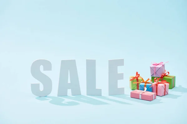 White Sale Lettering Festive Gift Boxes Blue Background — Stock Photo, Image