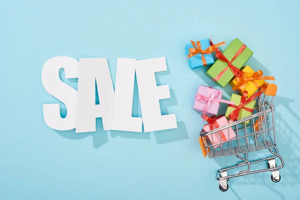 Top View White Sale Lettering Colorful Gift Boxes Shopping Cart — Stock Photo, Image