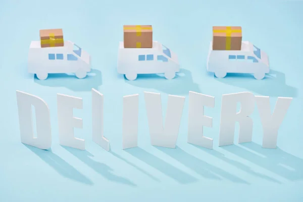 White Delivery Inscription Mini Trucks Cardboard Boxes Blue Background — Stock Photo, Image