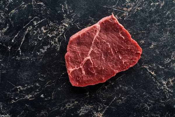 Top View Uncooked Beef Sirloin Black Marble Background — Stock Photo, Image