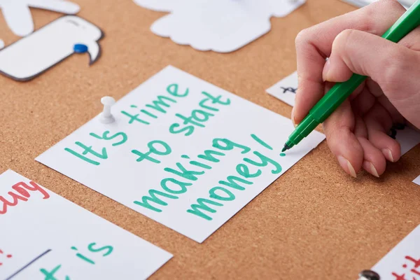 Cropped View Woman Writing Time Start Making Money Inscription Card — Stock Photo, Image