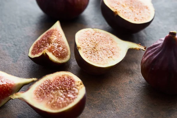 Figues Fraîches Coupées Délicieuses Mûres Sur Fond Pierre — Photo