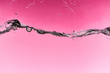 damla ve kabarcıklar ile pembe arka plan üzerinde dalgalı tatlı su