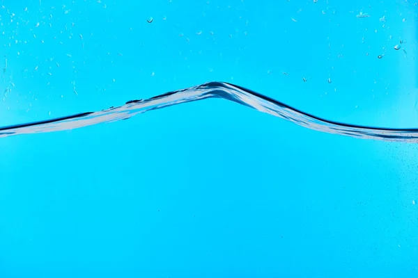 Agua Dulce Ondulada Sobre Fondo Azul Con Gotas — Foto de Stock