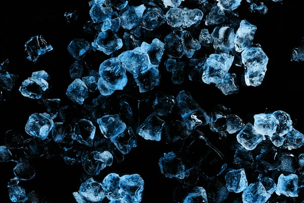 Vista Superior Cubitos Hielo Congelados Con Iluminación Azul Aislada Negro — Foto de Stock