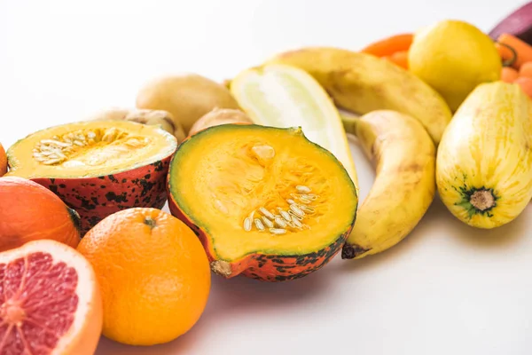 Pomarańcze Dynia Banany Cukinia Cytryna Białym Tle — Zdjęcie stockowe