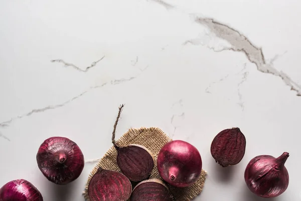 Top View Beetroots Red Onions Marble Surface Hessian — Stock Photo, Image