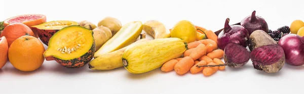 Plano Panorámico Calabazas Cebollas Zanahorias Remolachas Calabacines Naranjas Sobre Fondo — Foto de Stock