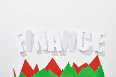 beyaz arka plan üzerinde yeşil ve kırmızı istatistik grafikleri ile finans yazıt üst görünümü