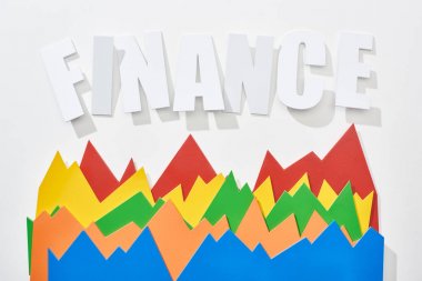 beyaz arka plan üzerinde çok renkli istatistik grafikleri ile finans yazıt üst görünümü